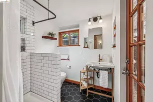 666 46th St, Oakland, CA 94609 - Photo 52