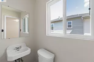 246 Tunis Rd, Oakland, CA 94603 - Photo 34