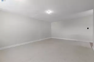 246 Tunis Rd, Oakland, CA 94603 - Photo 38