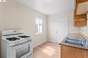 246 Tunis Rd, Oakland, CA 94603 - Photo 16