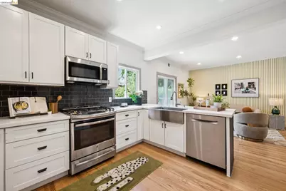 933 56th St, Oakland, CA 94608 - Photo 10