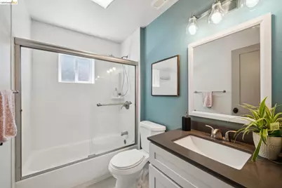 933 56th St, Oakland, CA 94608 - Photo 32