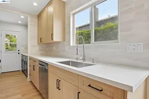 2013 Dolphin Dr, Aptos, CA 95003 - Photo 12