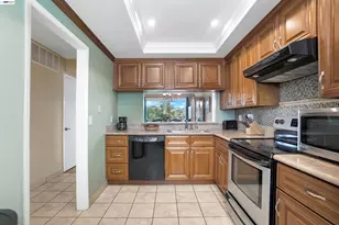 25047 Oakridge Ct, Hayward, CA 94541 - Photo 4