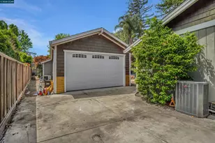 383 Princeton Ln, Danville, CA 94526 - Photo 38