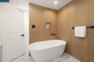 6300 Buena Ventura Ave, Oakland, CA 94605 - Photo 12
