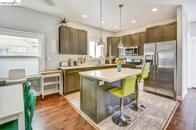 832 7th Ave, Oakland, CA 94606 - Photo 32
