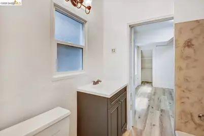 832 7th Ave, Oakland, CA 94606 - Photo 10