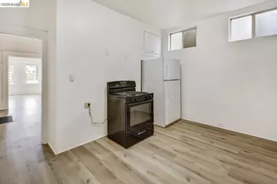 832 7th Ave, Oakland, CA 94606 - Photo 4