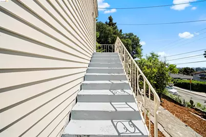 6914 Outlook Ave, Oakland, CA 94605 - Photo 2