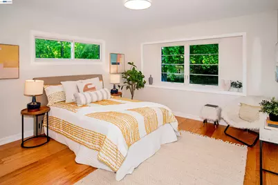 70 St James Pl, Piedmont, CA 94611 - Photo 18