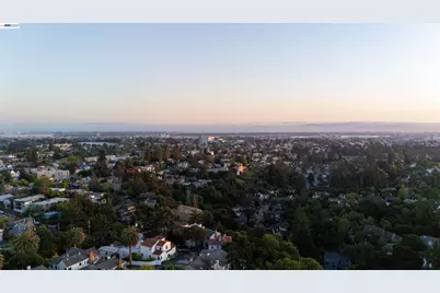 70 St James Pl, Piedmont, CA 94611 - Photo 8