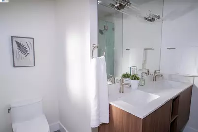 70 St James Pl, Piedmont, CA 94611 - Photo 10