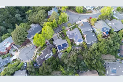 70 St James Pl, Piedmont, CA 94611 - Photo 6