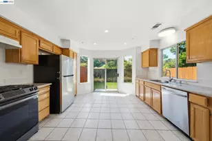 227 Clearpointe Dr, Vallejo, CA 94591 - Photo 10