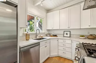 6680 Saroni Dr, Oakland, CA 94611 - Photo 22