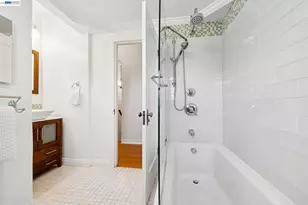 2435 Burlington St, Oakland, CA 94602 - Photo 22