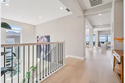 6767 Skyview Drive, Oakland, CA 94605 - Photo 12