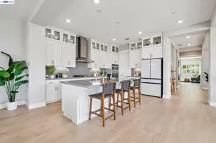 6767 Skyview Dr, Oakland, CA 94605 - Photo 32