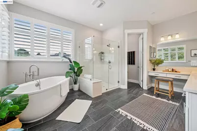 6767 Skyview Drive, Oakland, CA 94605 - Photo 36