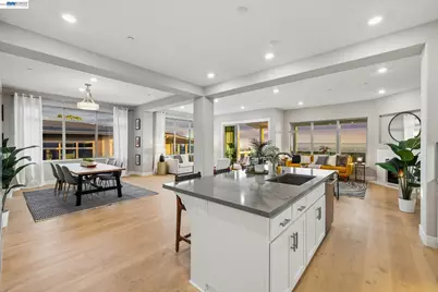 6767 Skyview Drive, Oakland, CA 94605 - Photo 4