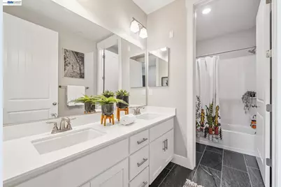 6767 Skyview Drive, Oakland, CA 94605 - Photo 48