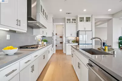6767 Skyview Drive, Oakland, CA 94605 - Photo 26