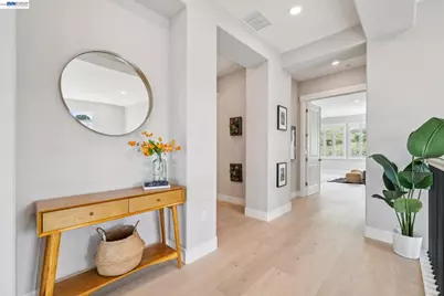 6767 Skyview Drive, Oakland, CA 94605 - Photo 40