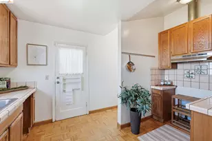 7843 Outlook Ave, Oakland, CA 94605 - Photo 10