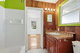 7843 Outlook Ave, Oakland, CA 94605 - Photo 20