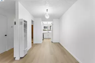 10401 Shaw St, Oakland, CA 94605 - Photo 14