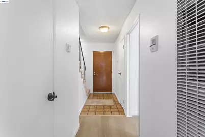 10401 Shaw St #401, Oakland, CA 94605 - Photo 8
