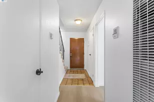 10401 Shaw St, Oakland, CA 94605 - Photo 8