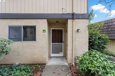 10401 Shaw St #401, Oakland, CA 94605 - Photo 4