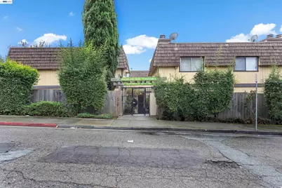 10401 Shaw St #401, Oakland, CA 94605 - Photo 2
