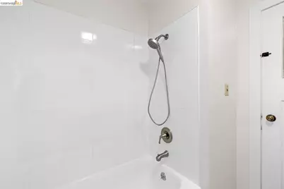 3986 Delmont Ave, Oakland, CA 94605 - Photo 22