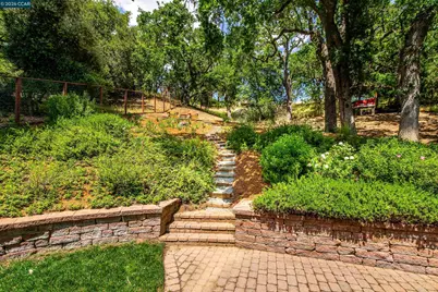 3348 Walnut Ln, Lafayette, CA 94549 - Photo 32