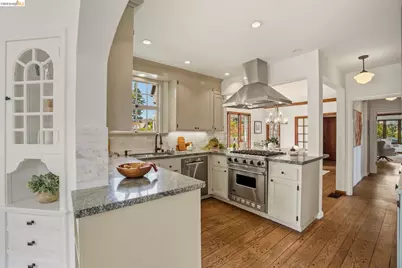 1087 Hubert Rd, Oakland, CA 94610 - Photo 14
