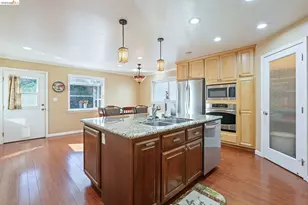 85 Edgemont Way, Oakland, CA 94605 - Photo 8