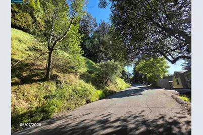 6386 Longcroft Dr, Oakland, CA 94603 - Photo 1