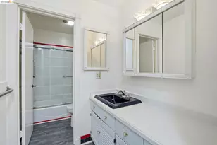 2 Admiral Dr, Emeryville, CA 94608 - Photo 34