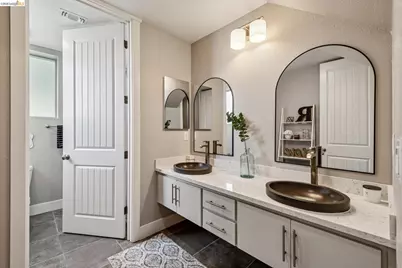 6739 Skyview Dr, Oakland, CA 94605 - Photo 54