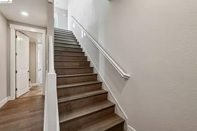 6739 Skyview Dr, Oakland, CA 94605 - Photo 38