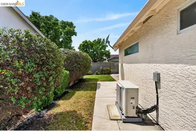 7590 Suncountry Ln, Sacramento, CA 95828 - Photo 36