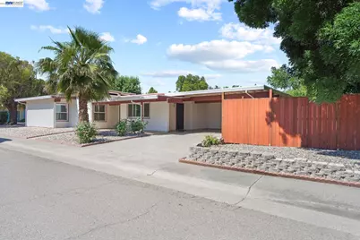 3107 Corona Dr, Davis, CA 95616 - Photo 2