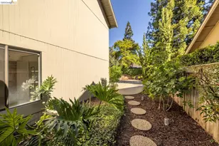 11321 Sutters Mill Cir, Gold River, CA 95670 - Photo 8