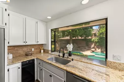 11321 Sutters Mill Cir, Gold River, CA 95670 - Photo 24