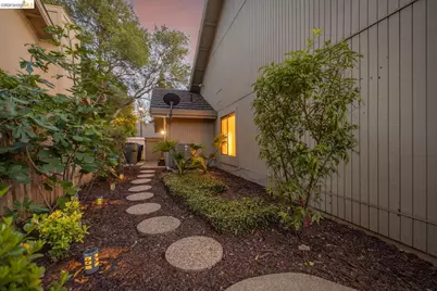 11321 Sutters Mill Cir, Gold River, CA 95670 - Photo 34