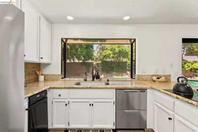 11321 Sutters Mill Cir, Gold River, CA 95670 - Photo 22