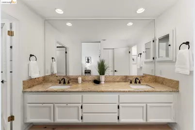 11321 Sutters Mill Cir, Gold River, CA 95670 - Photo 36